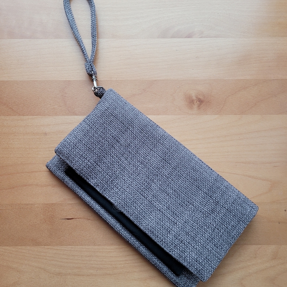LA VIE DEVANT SOIE | LINEN WRISTLET